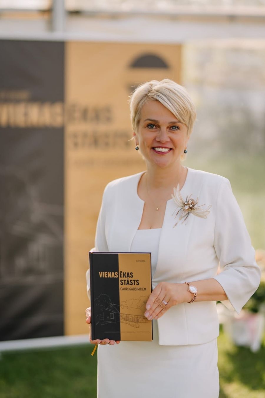 Rīgas Tālmācības vidusskolas dibinātāja, direktore no 2009. līdz 2012. gadam Dr. paed., Mg. psych. Ilze Kalniņa, starptautiskā Luda Bērziņa konkursa laureāte par inovatīvu darbību izglītībā